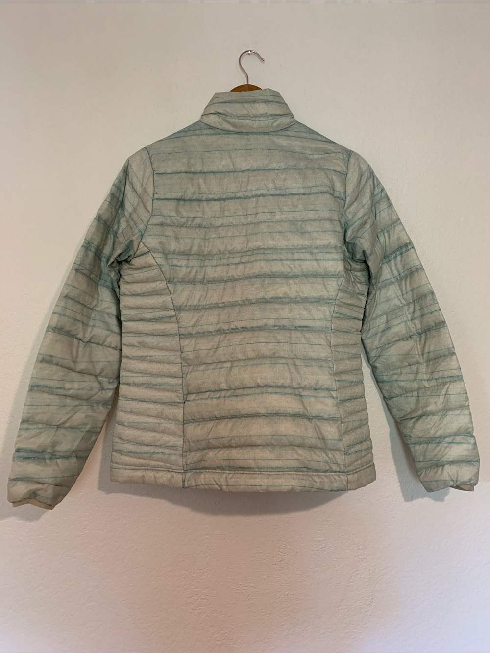 Patagonia Women's Light Mint Quilted Puffer Jacket with Teal Zippers | S - Picture 13 of 13